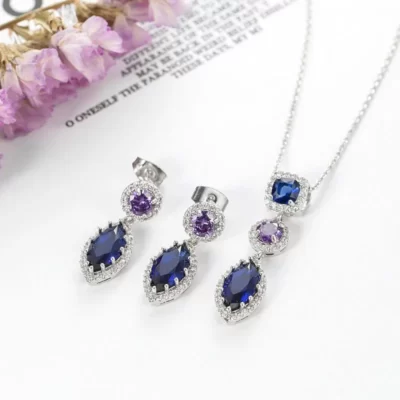 Collier et boucles d'oreilles en Zircon