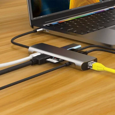 Hub station multiport 9 en 1 USB-C - branché