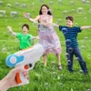 Pistolet à bulles de savon pour enfants en démonstration