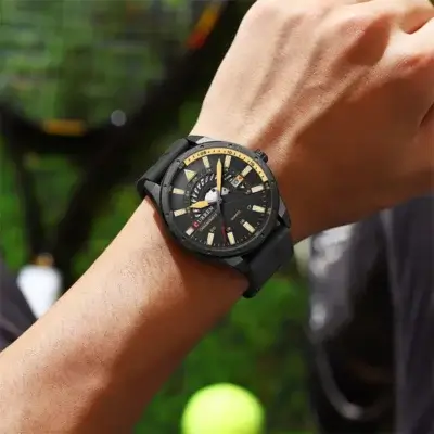 CURREN Montre à Quartz 8421 portée au poignet
