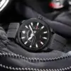 CURREN Montre à Quartz 8421 sur fond noir