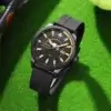 CURREN Montre à Quartz 8421 sur fond vert