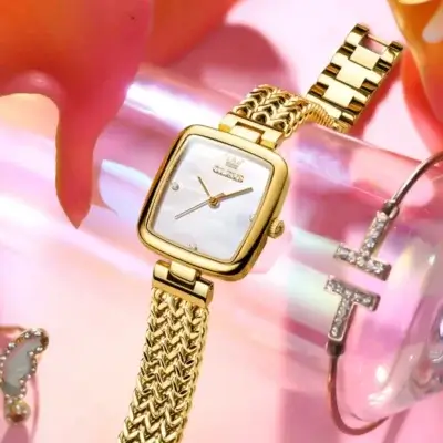 Femme Montre OLEVS 9948 posée sur une verre