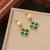 Boucles d'oreilles de l'ensemble bijoux