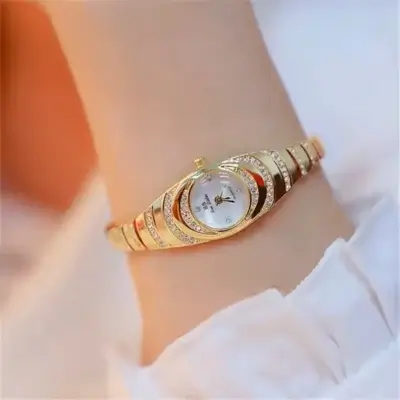 Montre BS FA1540 portée par une femme à son poignet
