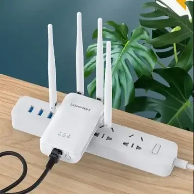 Répéteur wifi comfast dans une prise
