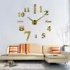 Montre Murale Décorative Dorée dans un salon