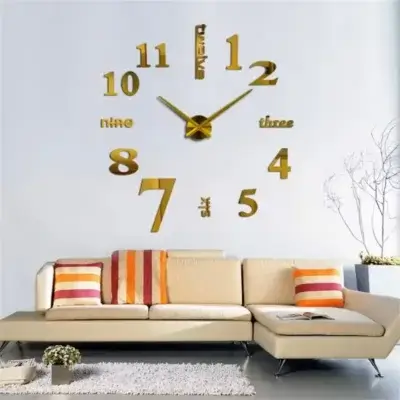 Montre Murale Décorative Dorée dans un salon