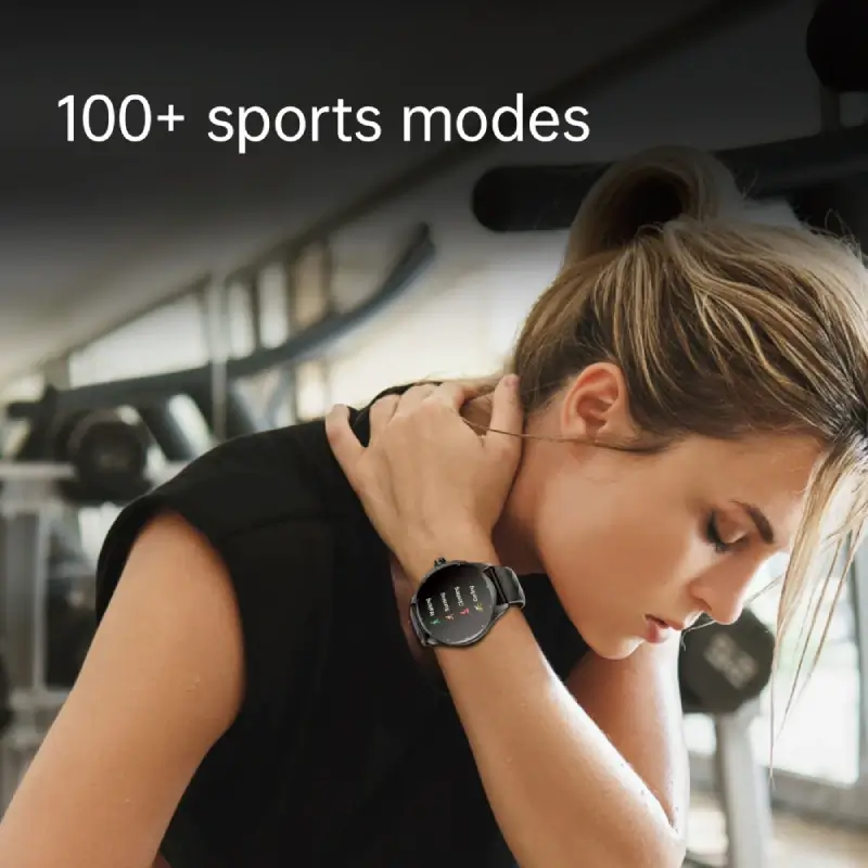 Femme portant la montre connectée GW5 Pro en salle de sport, bénéficiant de plus de 100 modes sportifs pour suivre chaque entraînement.