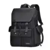 Sac à dos business en tissu résistant noir, avec compartiment pour ordinateur portable, poches extérieures et design sobre — idéal pour les professionnels modernes.