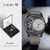 Ensemble montre TOMI pour homme, modèle « face gear » avec cadran créatif à engrenages visibles, bracelet en cuir texturé gris et boîte cadeau élégante — design simple, moderne et raffiné.