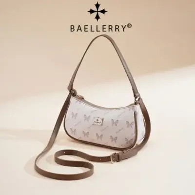 Sac baguette blanc pour femme avec imprimé papillons marron et bandoulière ajustable, marque Baellerry.