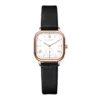 Montre carrée HANNAH MARTIN pour femme avec boîtier or rose élégant, cadran blanc à chiffres romains et aiguilles dorées, bracelet cuir noir texturé — design minimaliste et raffiné, accessoire de mode parfait pour tenue chic ou décontractée.