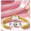 Dos de la montre femme OLEVS 5666 en or indiquant le mouvement quartz et l'étanchéité, avec fermoir déployant en acier inoxydable visible sur fond soie rose.