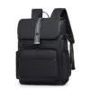 Sac à dos business homme noir imperméable avec rabat magnétique et bandes décoratives verticales, vue de face montrant les poches zippées et le design structuré pour ordinateur portable.