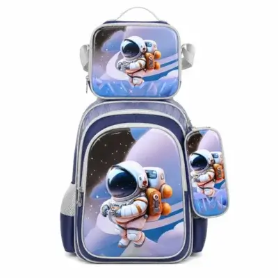 Set scolaire complet avec sac à dos, lunch bag et trousse motif astronaute 3D dans l'espace, coloris bleu et violet — ensemble imperméable idéal pour les enfants passionnés d'astronomie et d'aventures spatiales.