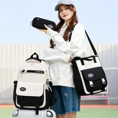 Jeune adolescente portant l'ensemble scolaire 3 pièces blanc et noir avec sac à dos, sac à main bandoulière et trousse, style casual et moderne — parfait pour le collège, le lycée et les sorties quotidiennes.