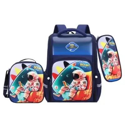 Ensemble sac scolaire 3 pièces pour garçon thème spatial avec astronaute cartoon sur une fusée, incluant sac à dos, sac à goûter et trousse, design bleu imperméable et ludique pour les enfants passionnés d'espace.