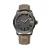 Montre NAVIFORCE NF9202L vue de face, boîtier noir robuste, cadran noir avec chiffres romains dorés et bracelet en cuir véritable marron avec logo gravé.
