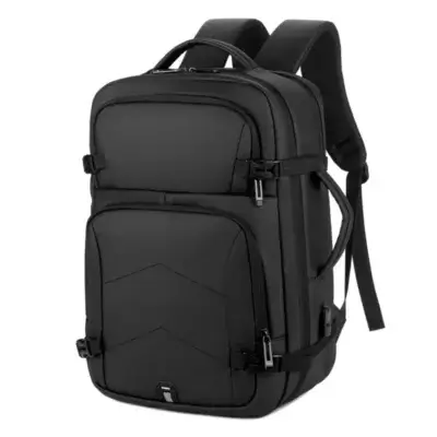 Sac à dos rétro noir imperméable avec design géométrique en V, sangles de compression à boucles et poignée latérale — idéal pour ordinateur portable, voyages et usage quotidien avec port USB intégré.