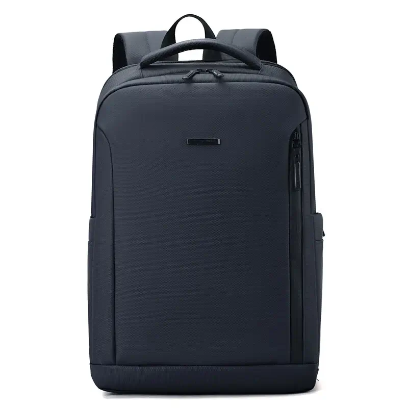 Sac à dos homme Wepower bleu marine avec finitions noires, design épuré et étanche, parfait pour le bureau, les voyages et le transport sécurisé d'un ordinateur portable.