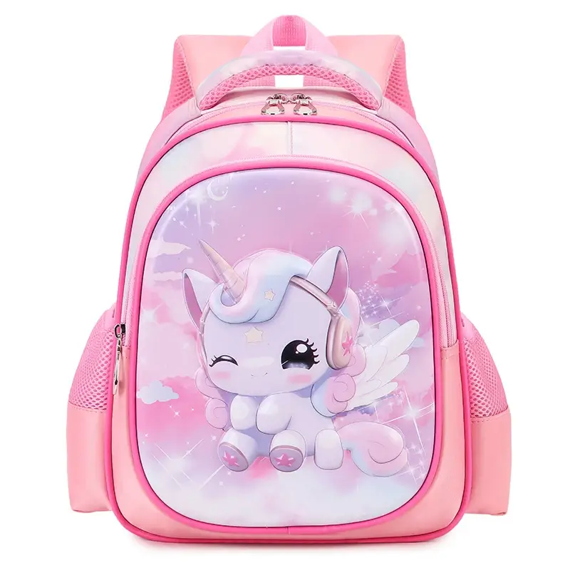 Sac à dos fille rose pastel avec adorable licorne ailée 3D sur fond nuages étoilés, design magique et imperméable avec poches latérales en mesh — idéal pour la maternelle et les petites princesses.