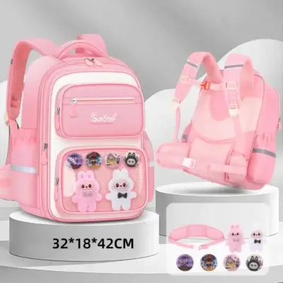 Cartable fille rose pastel SunStep avec motifs de lapins en peluche sur la poche avant, système de portage ergonomique avec sangle de poitrine et bretelles rembourrées, bandes réfléchissantes pour la sécurité — sac imperméable léger et adapté aux écolières du primaire.
