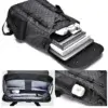 Intérieur du sac à dos homme 16 pouces ouvert montrant le compartiment principal avec livres, tablette et smartphone, ainsi que les poches latérales pour accessoires et la poche zippée intérieure — organisation pratique et grande capacité pour ordinateur portable.