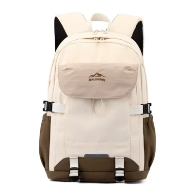 Sac à dos homme beige et marron en tissu Oxford imperméable avec logo montagne BAJIAWEI, rabat avant, sangles de compression à boucles et poches latérales élastiques — design outdoor robuste et élégant pour la randonnée et le quotidien.