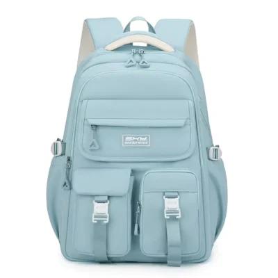 Sac à dos style coréen bleu ciel (menthe) grande capacité avec logo SHY GOODNESS, multiples poches avant à boucles blanches et bretelles rembourrées — mochila ergonomique et imperméable idéale pour le lycée, l'université et les voyages.