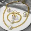 Ensemble complet de bijoux bohème vintage plaqué or comprenant collier, bracelet, bague et boucles d'oreilles, tous ornés d'un cristal ovale blanc nacré sur chaîne maille — parure femme coordonnée et sophistiquée, idéale pour un cadeau ou une occasion spéciale.